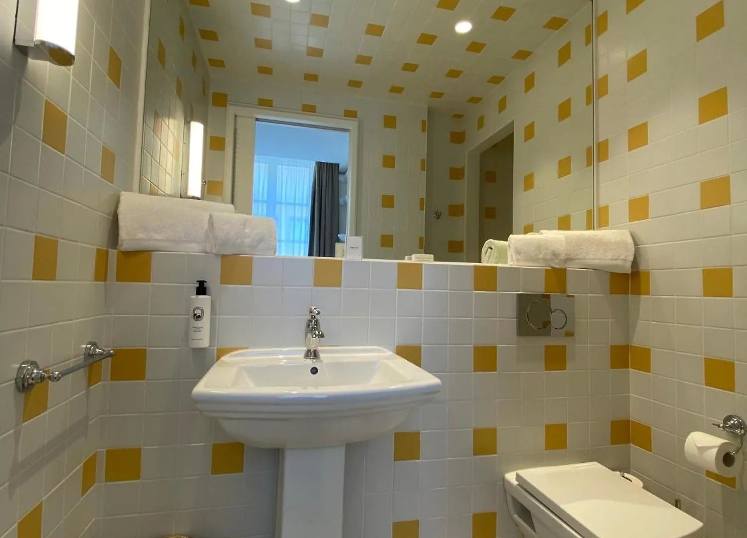 Hotel Lilou Hyères 4*,